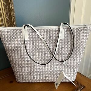 NWT Tory Burch Ever Ready Zip Tote